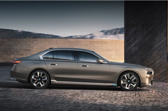 Side view of BMW i7