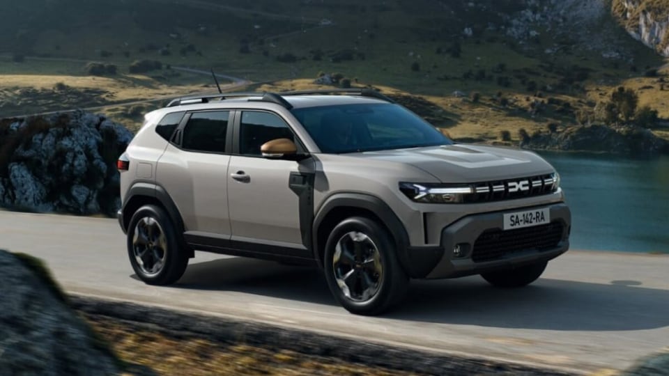 Front angled side view of Dacia Duster