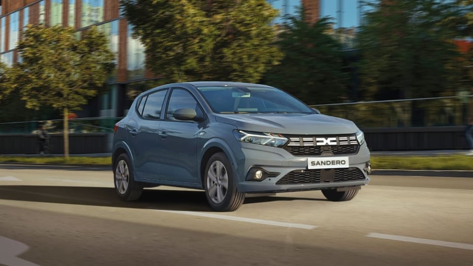 Front angled side view of Dacia Stepway